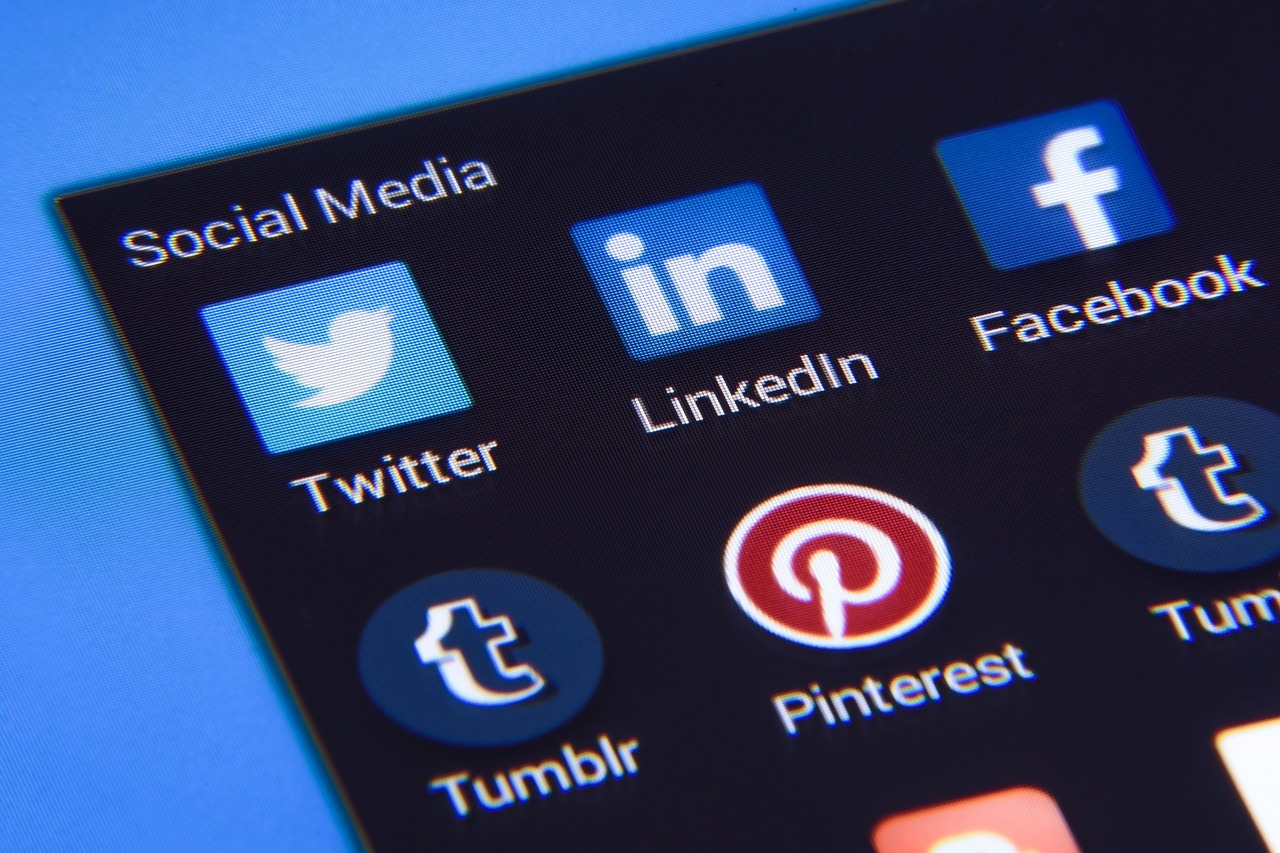 How To Behave On Social Media